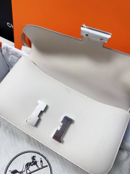 Hermes Constance Elan, size 10 craie palladium hardware