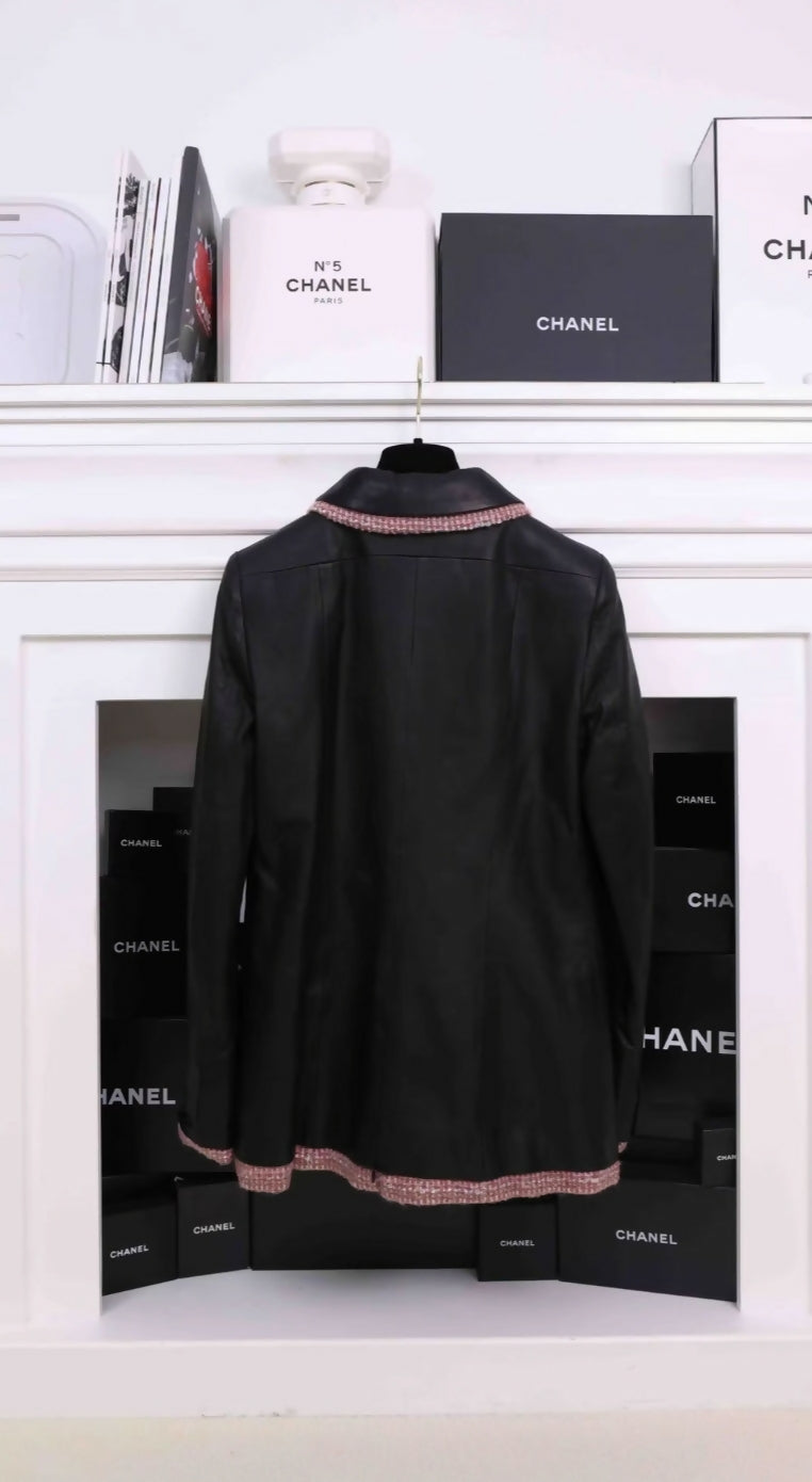 Chanel 2003 black leather and pink tweed jacket – Wararni.com
