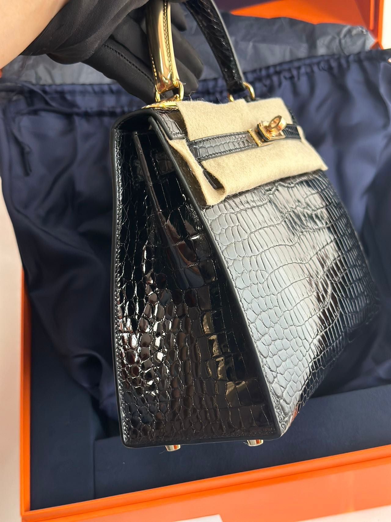 Hermès Kelly Midas 25 Noir Shiny Crocodile Porosus 18k yellow gold hardware & handle