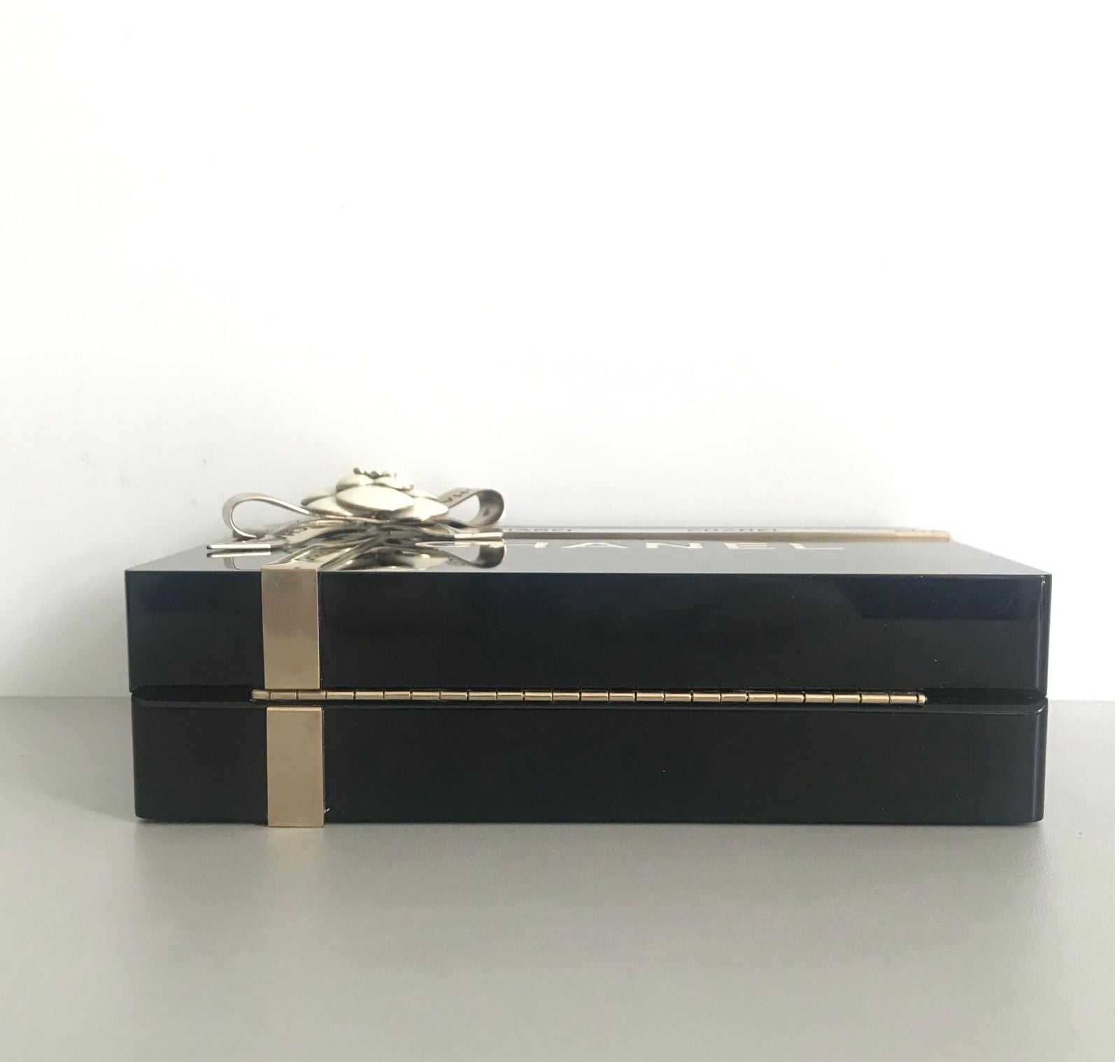 Chanel 2017 Gift Box Minaudière – Wararni.com