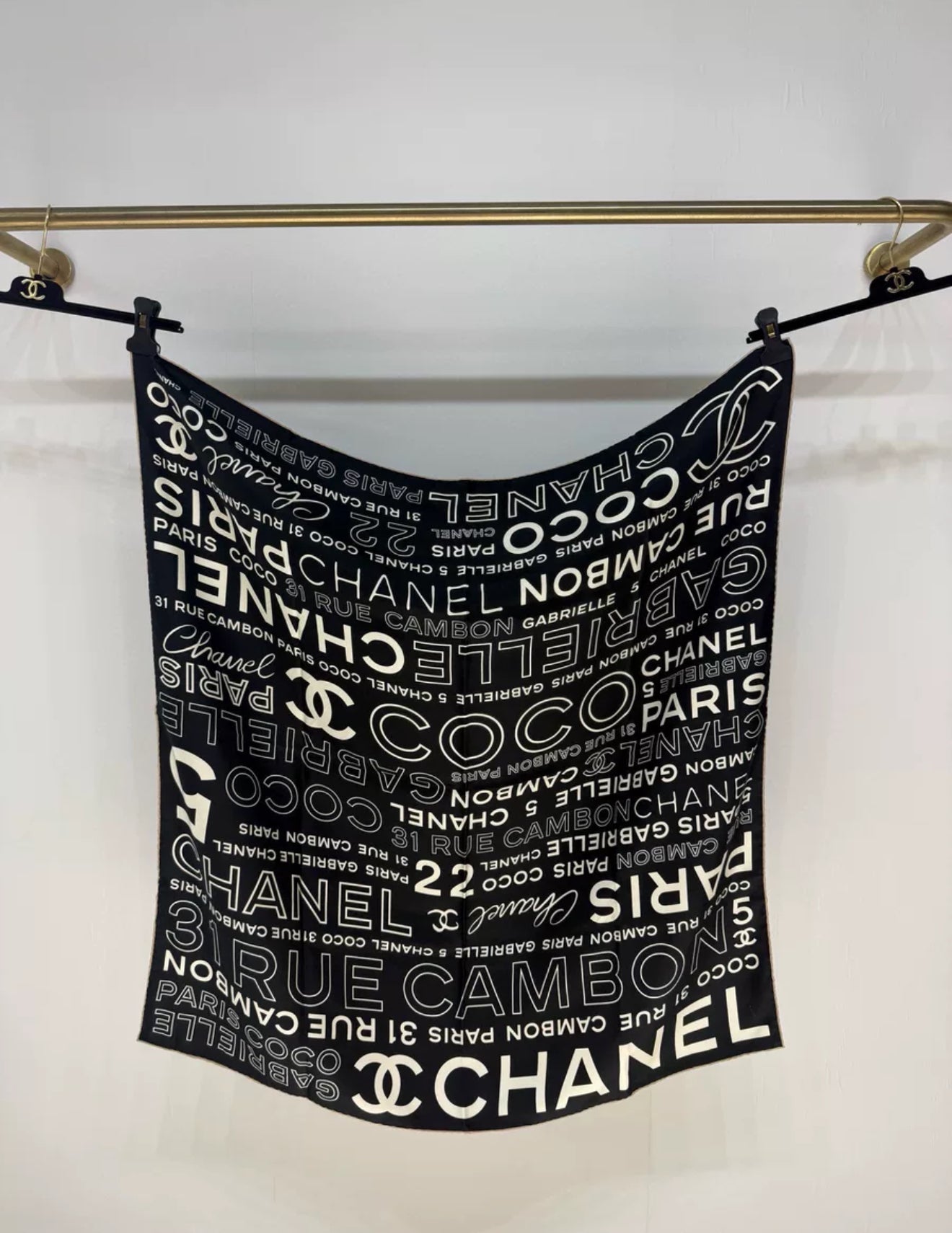 Chanel 25P Black/Ecru COCO scarf