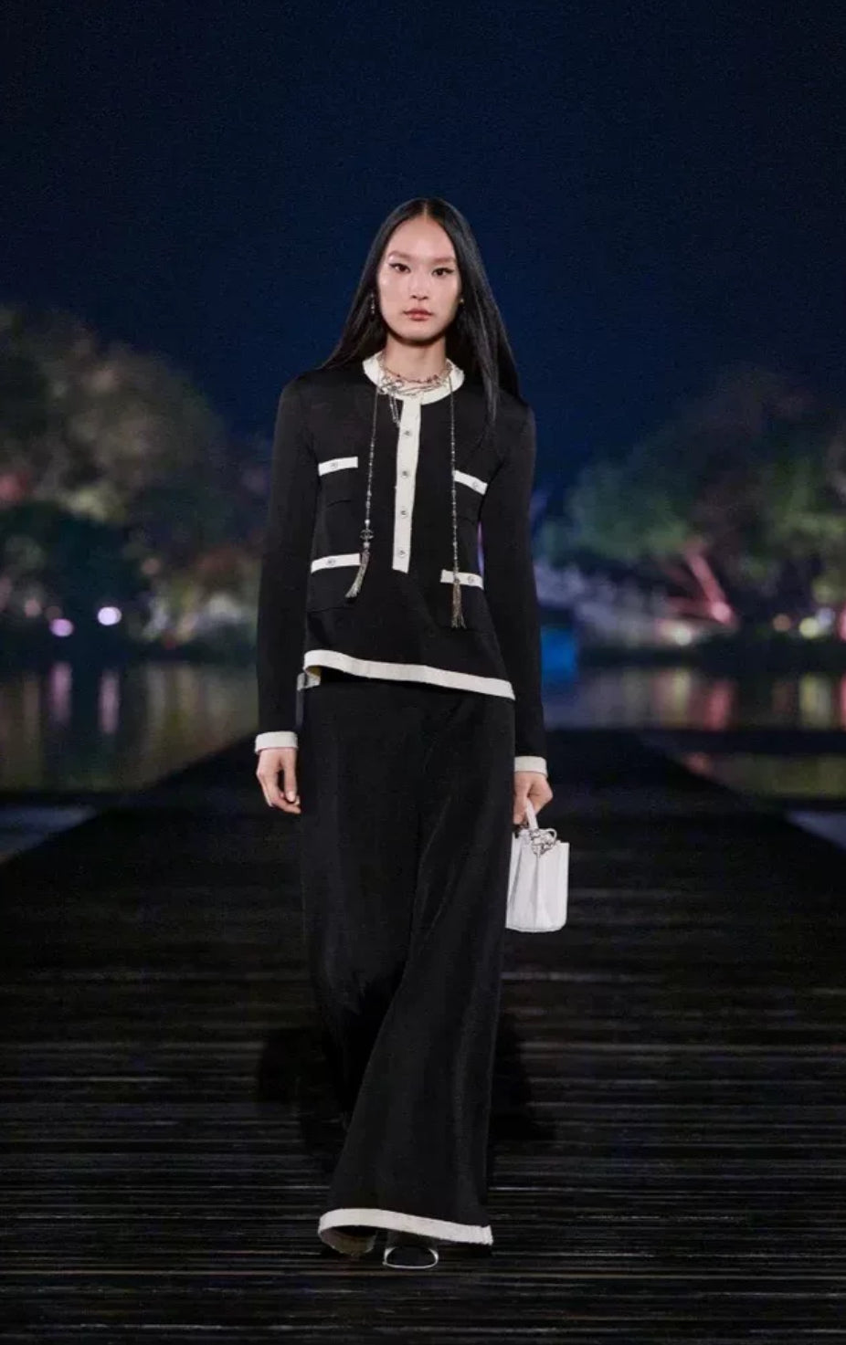 Chanel 25A Black & Ecru Skirt
