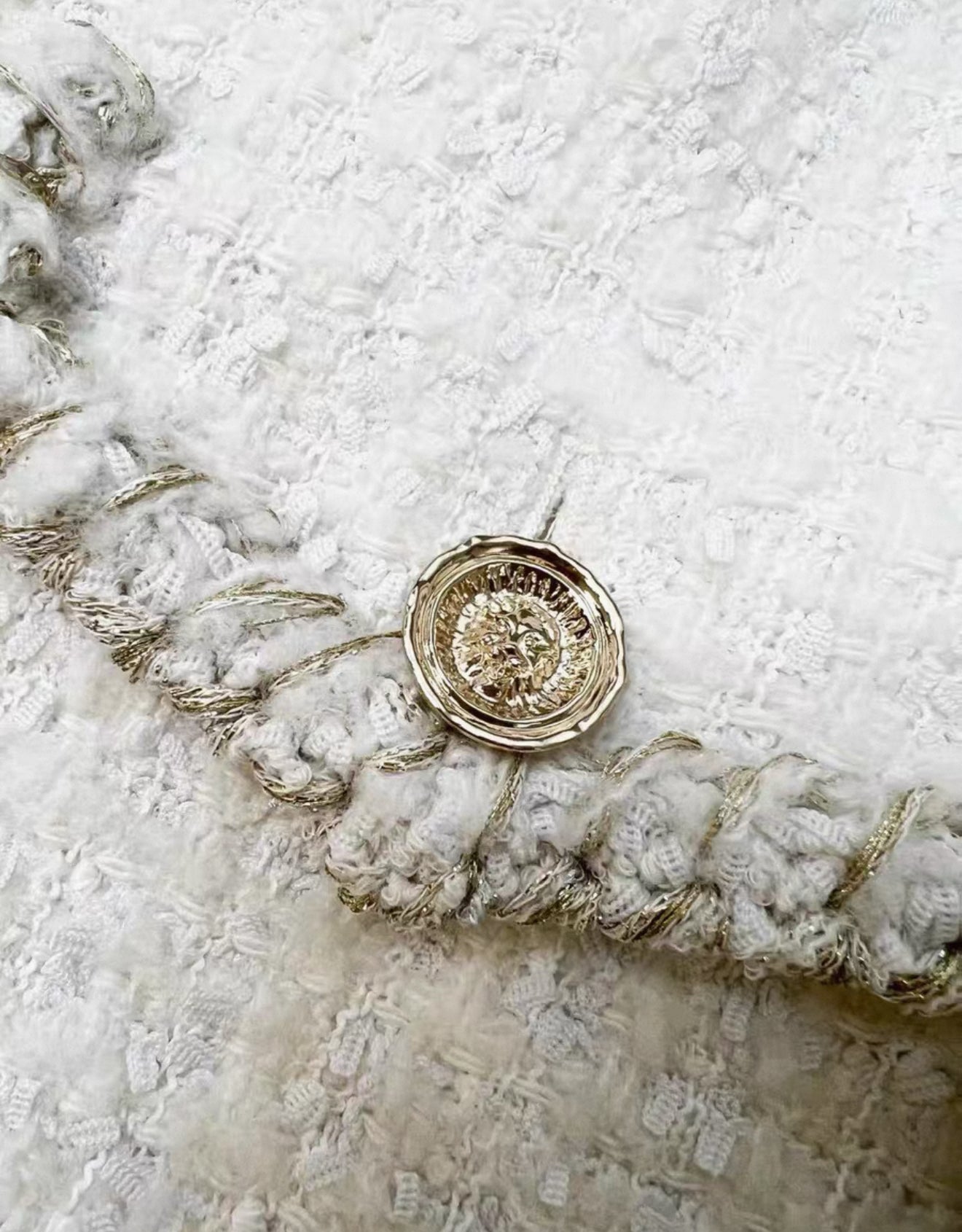 Chanel 25A white tweed jacket