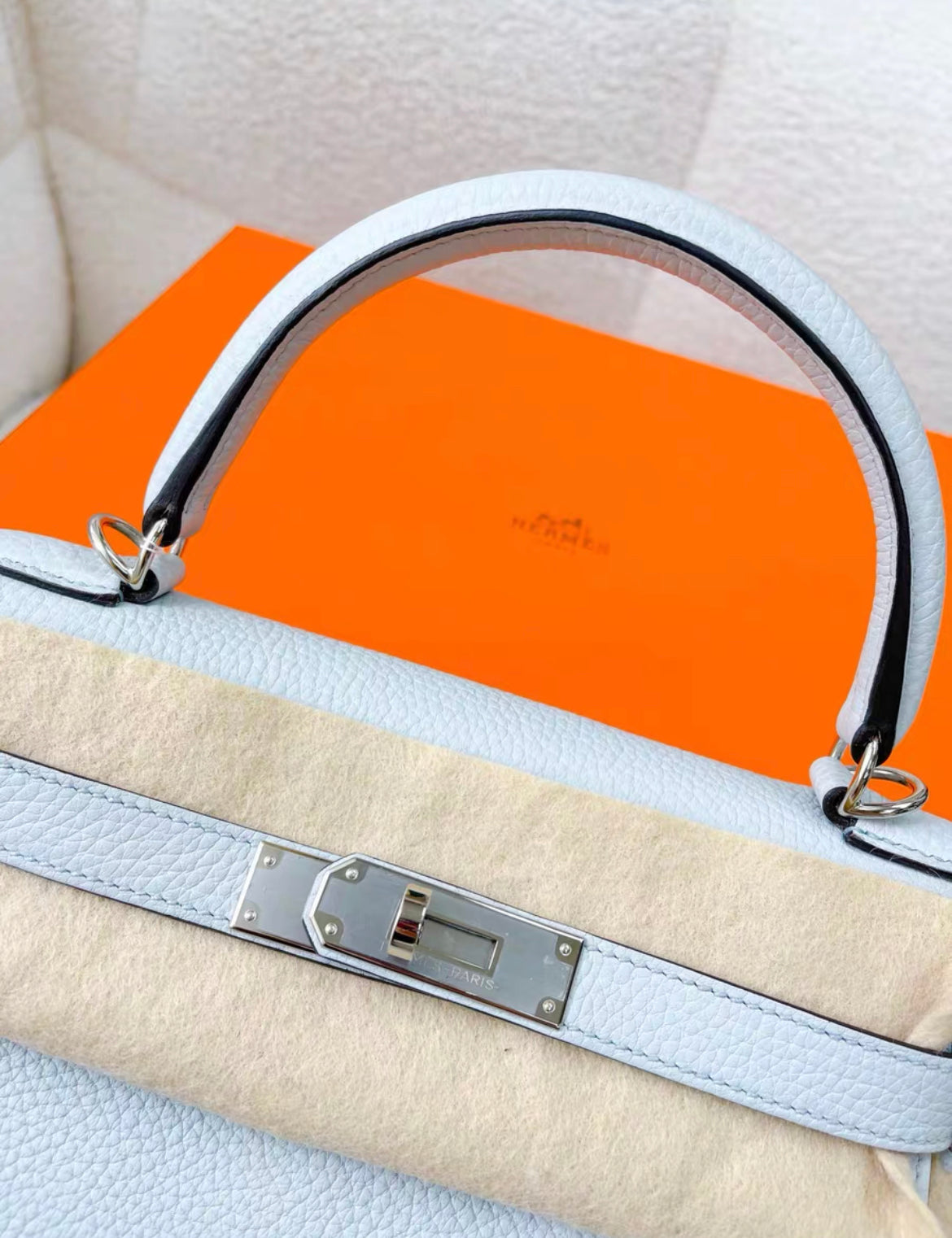 HERMES Kelly 28 Taurillon Clemence Retourne Togo Bleu Pale Palladium Hardware