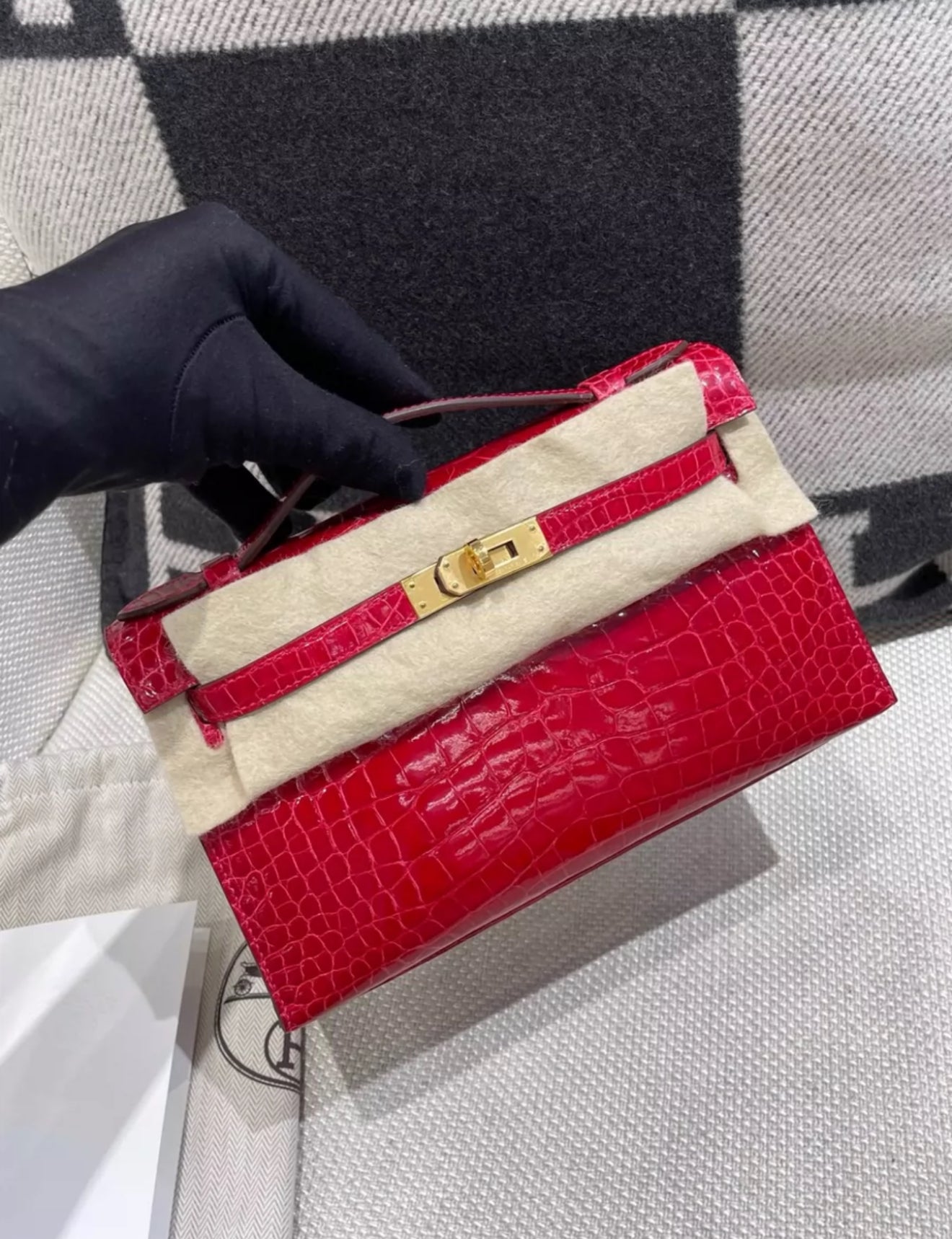 Hermès Kelly Pochette Red Braise Shiny Alligator Gold Hardware