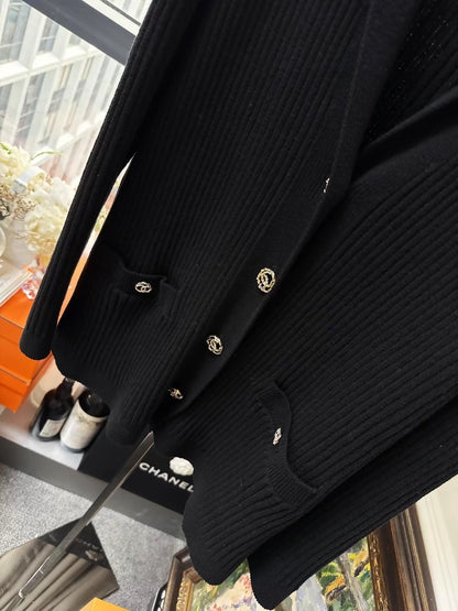 Chanel 20P black double C gold button knit cardigan