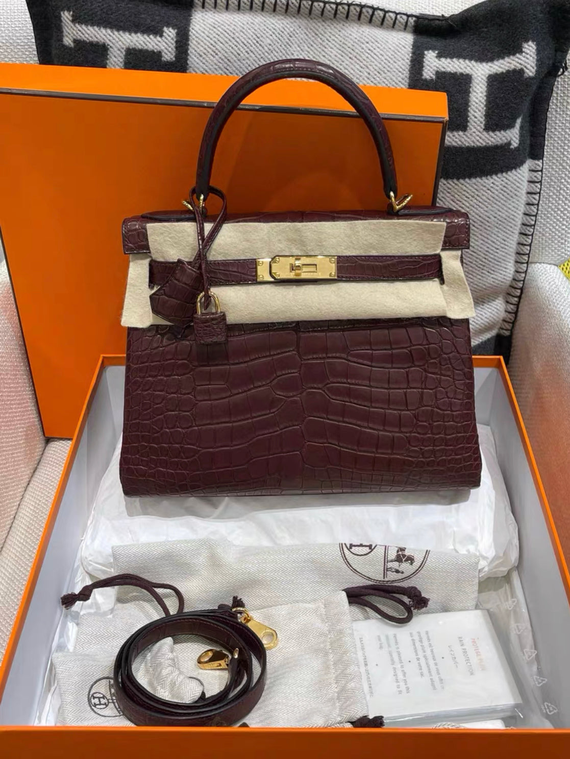 HERMES NEW Kelly 28 Bordeaux Matte Alligator Gold Hardware GHW RARE