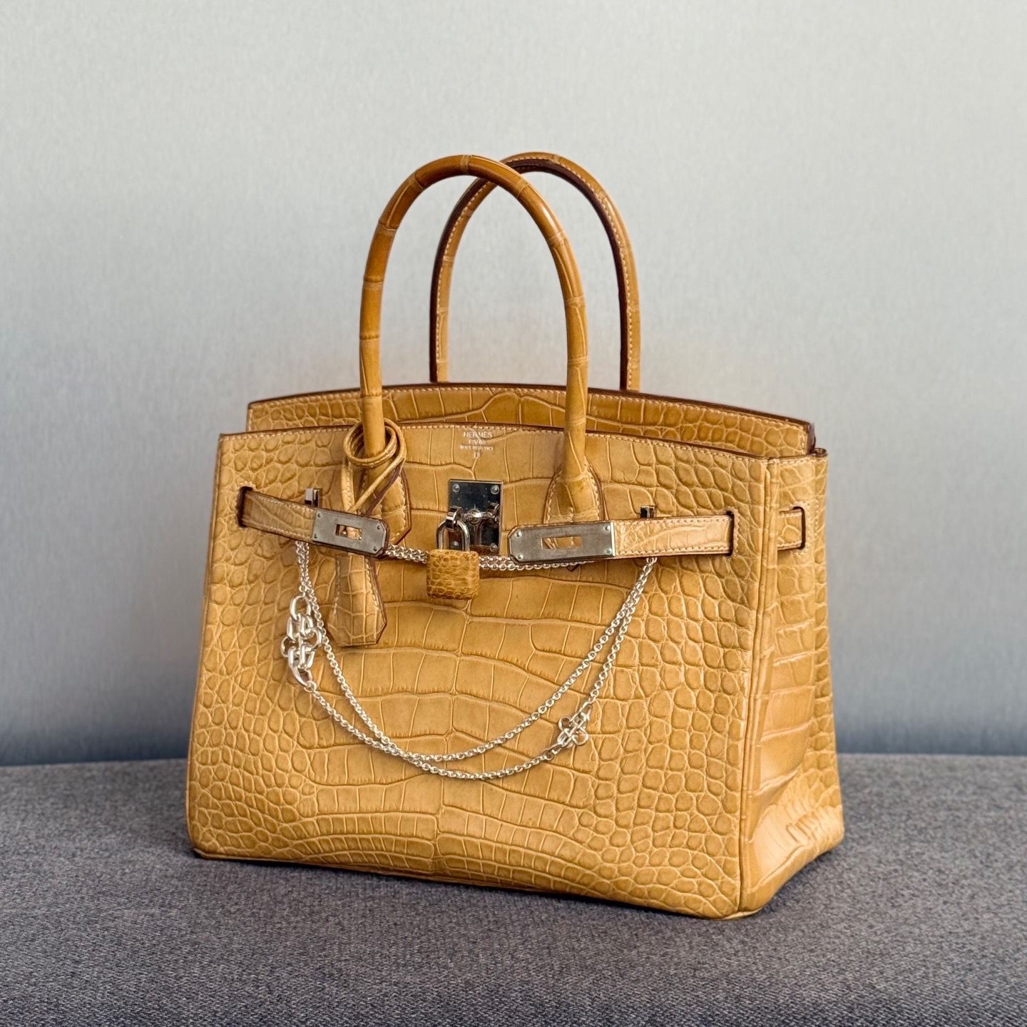 Hermes BIRKIN 30 MAIZE 
Matte Alligator leather palladium hardware