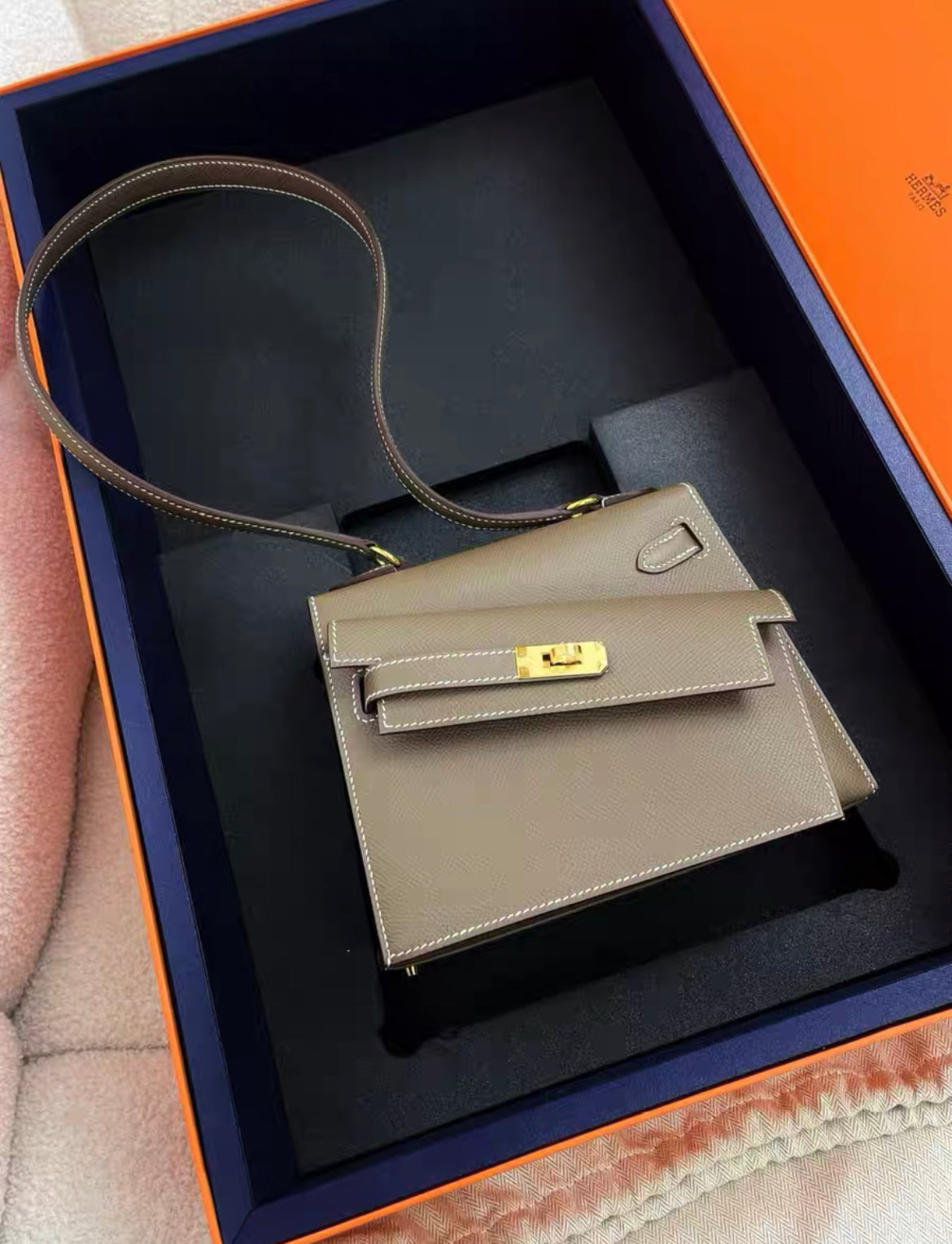 Hermes Limited Edition en Desordre Mini Kelly 20 Bag Sellier Etoupe Epsom Leather with Gold Hardware brand new stamp W