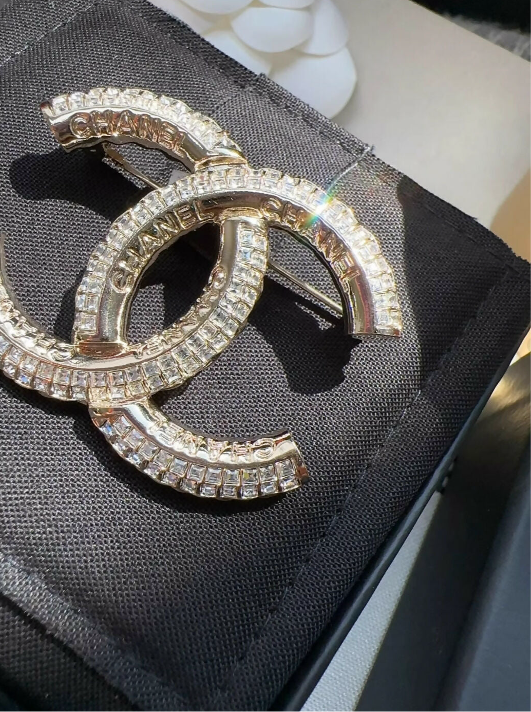 Chanel 22c double CC brooch