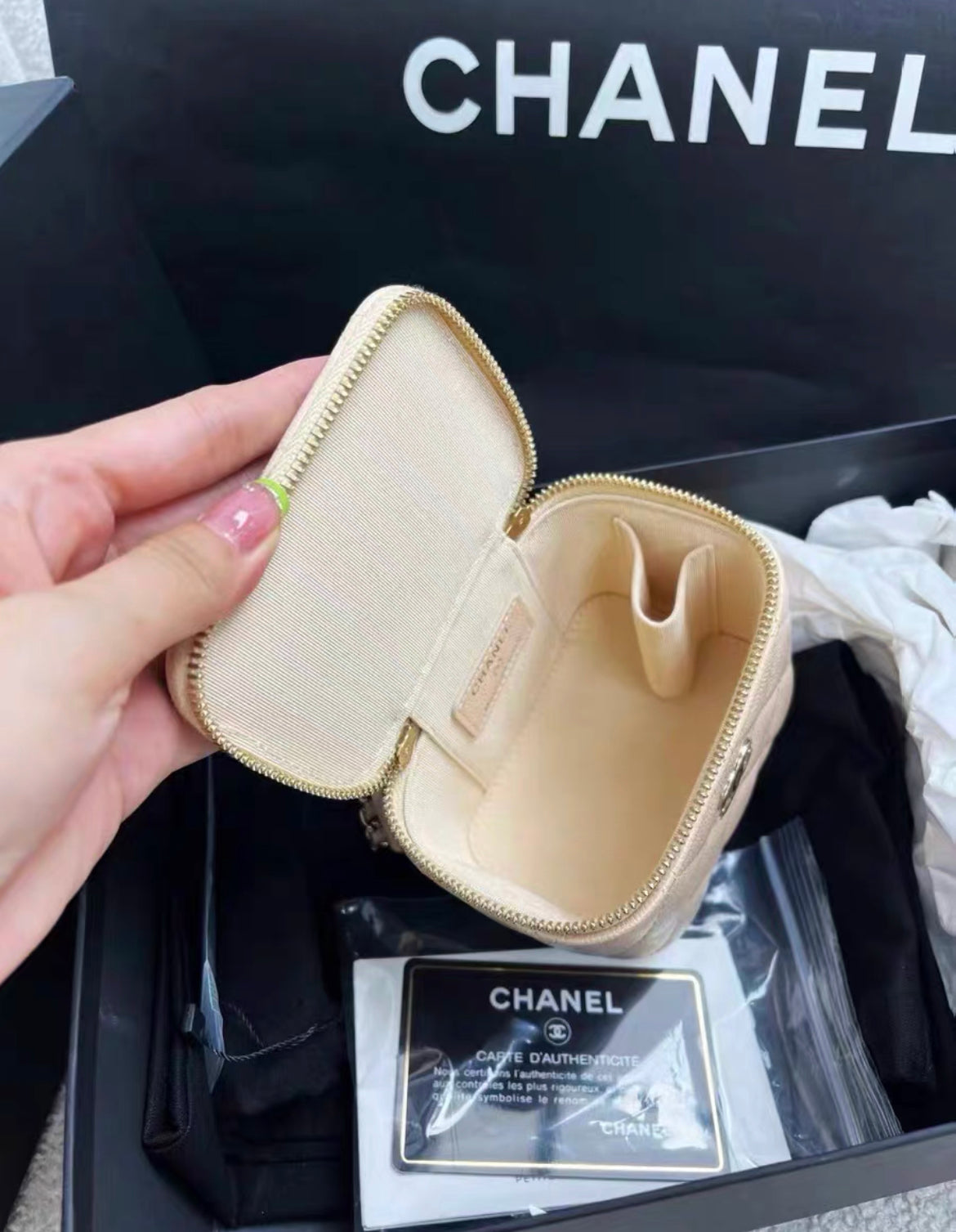 Chanel 21S pearl vanity case in beige leather