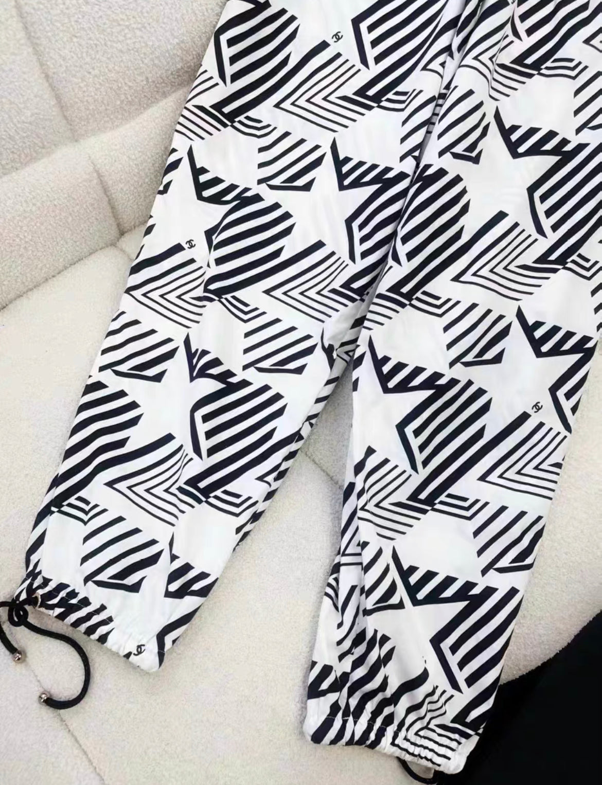 Chanel 23M coco beach white and black star pants size 34