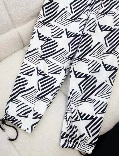 Chanel 23M coco beach white and black star pants size 34