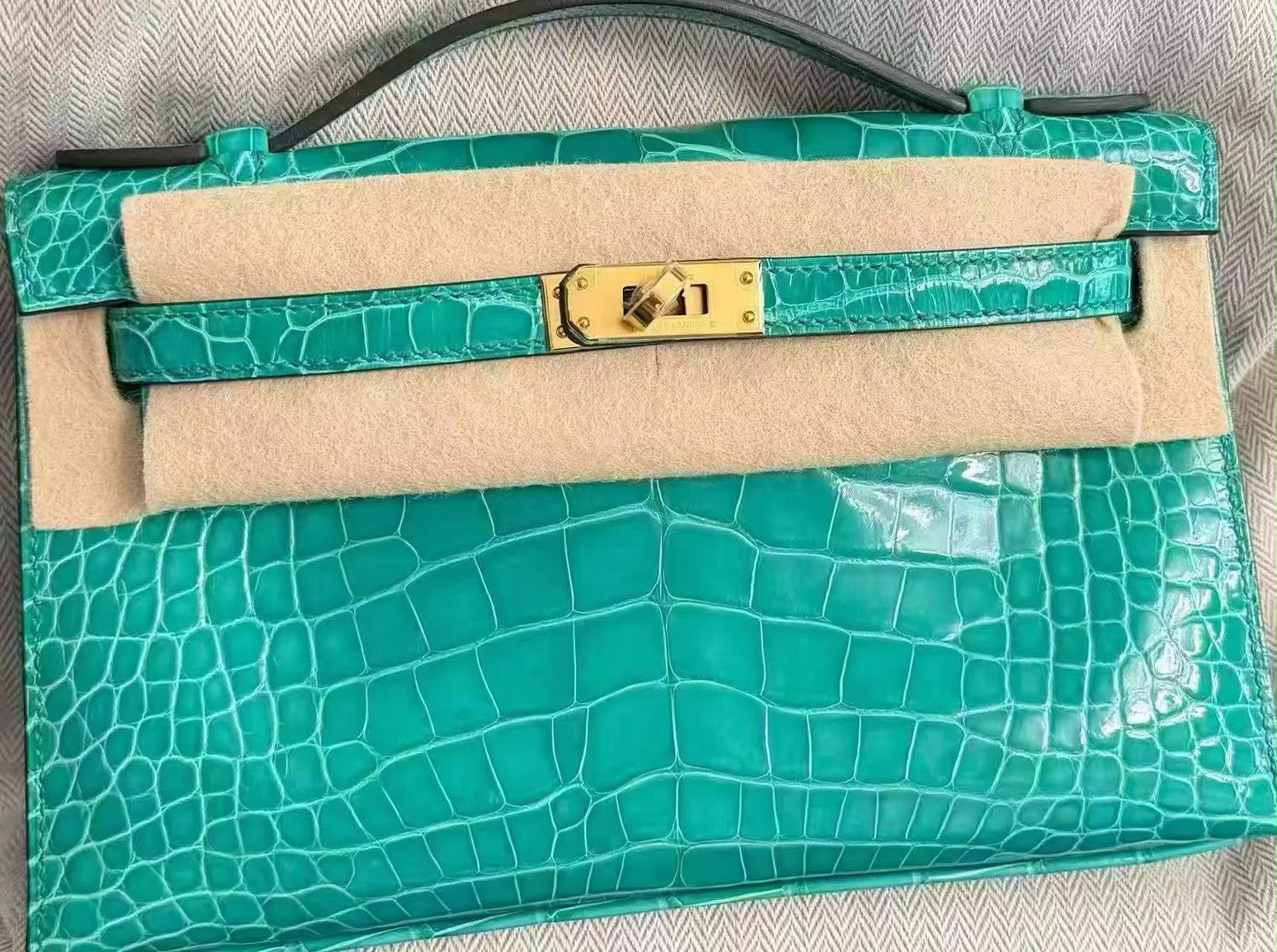 Hermes Kelly Pochette Vert Jade Shiny Alligator gold hardware