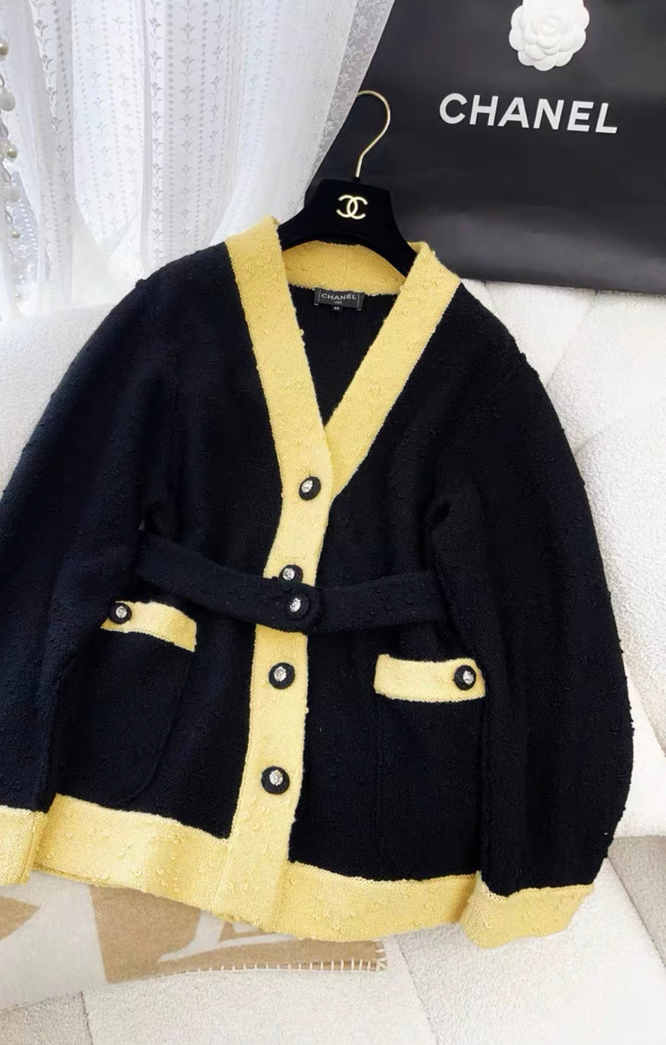 Chanel 24k Cardigan in Wool Black & Light Yellow size 38