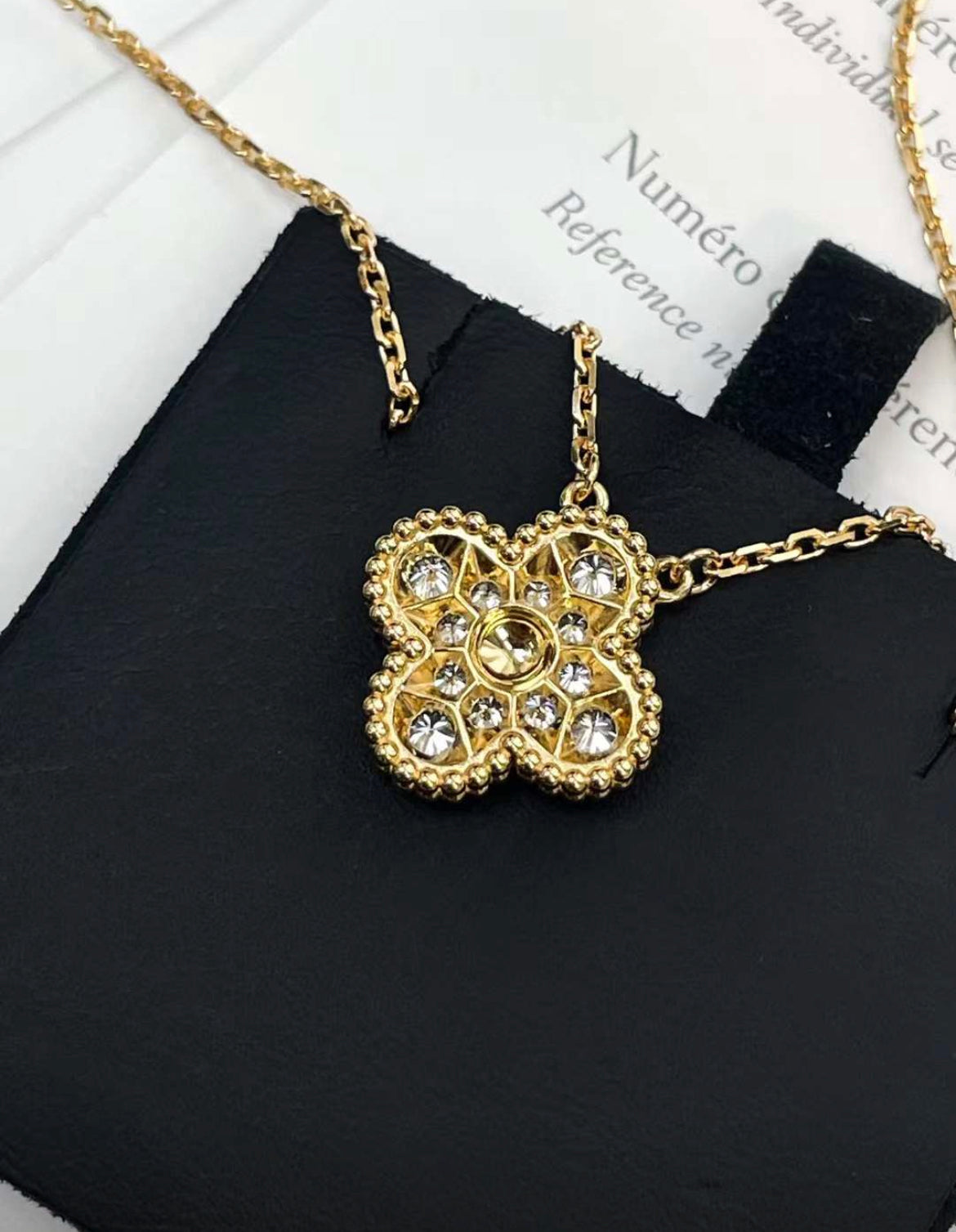 Van Cleef & Arpels Vintage Alhambra Pendant in gold full diamond