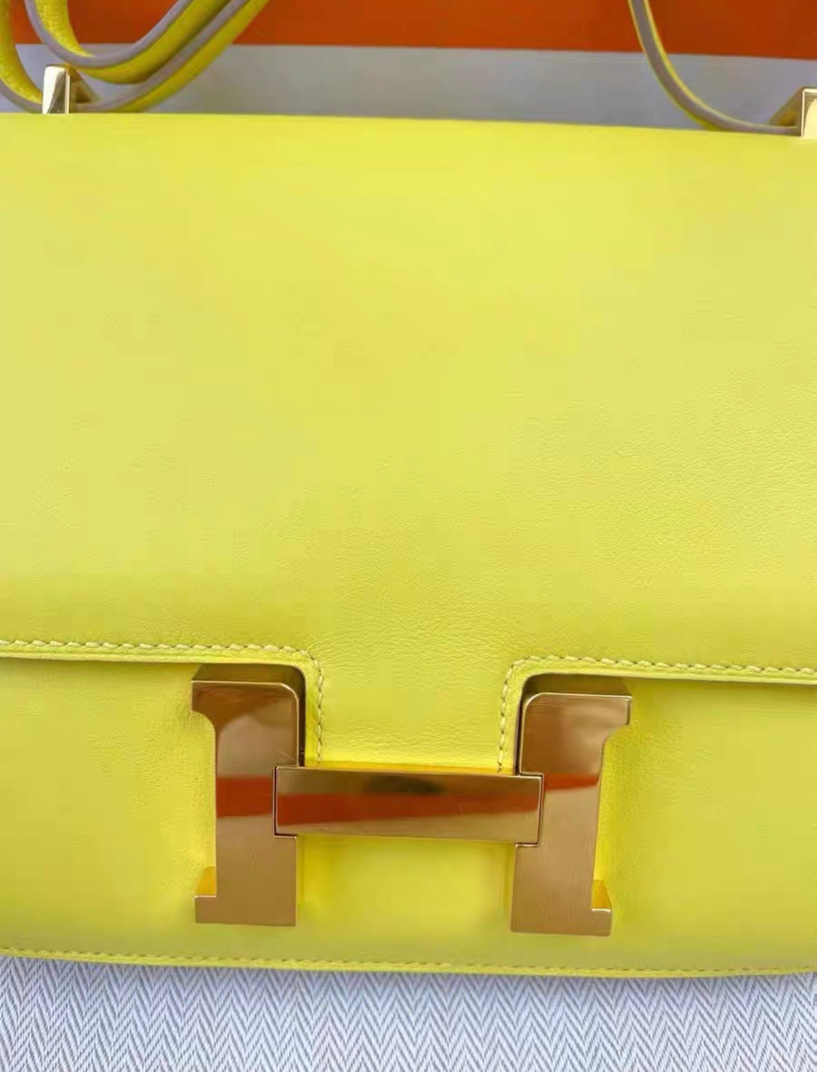 HERMÈS Constance Mini 19 shoulder bag in Lime Swift leather with Gold hardware