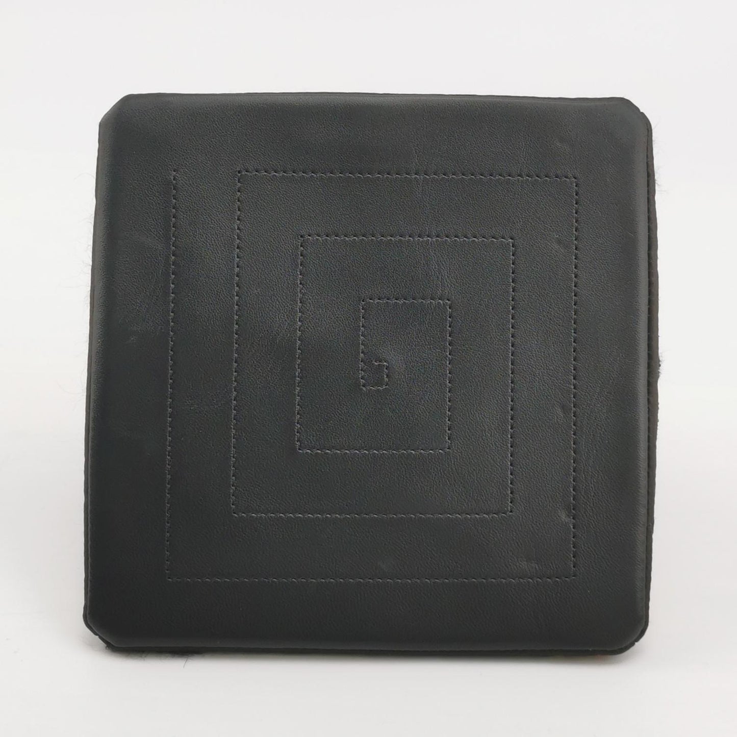 RARE CHANEL 2019 MÉTIERS D
ART PARIS-EGYPT RUNWAY PYRAMID EVENING BAG