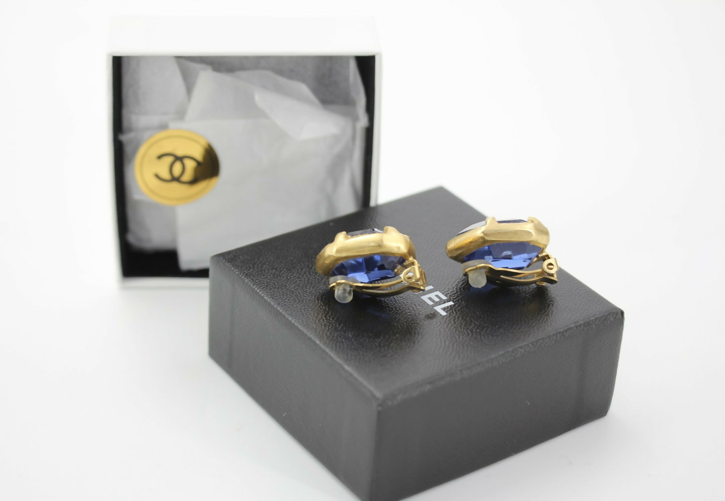 Chanel 01A Gripoix Blue Gold-Plated Clip-on Earrings