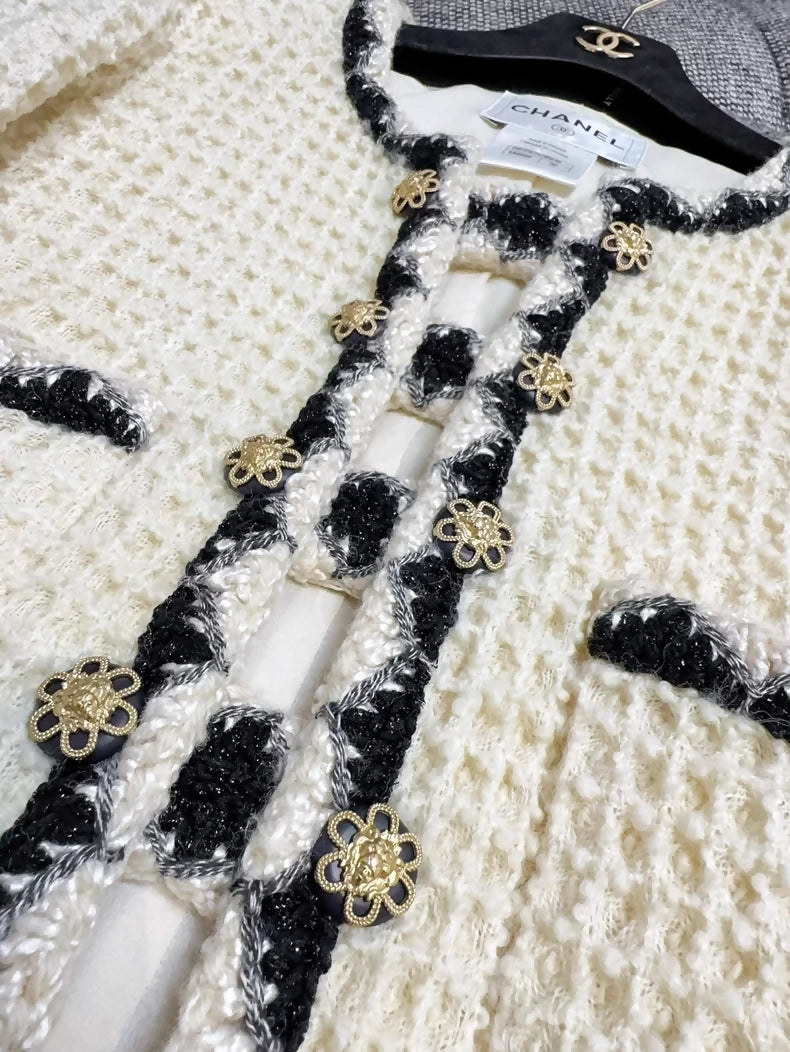 Chanel 2015 ecru Tweed Jacket