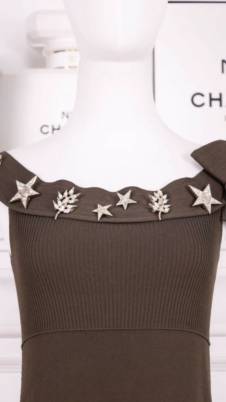 Chanel 2008 Spring/Summer Green Knitted Multi-Element Rhinestone Brooch Dress