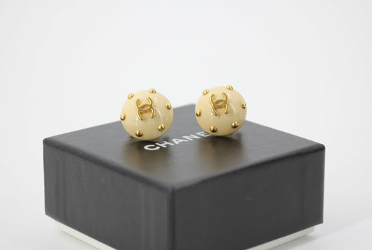 Chanel Vintage 96C Resin Light Brown Loop Clip-on Earrings
