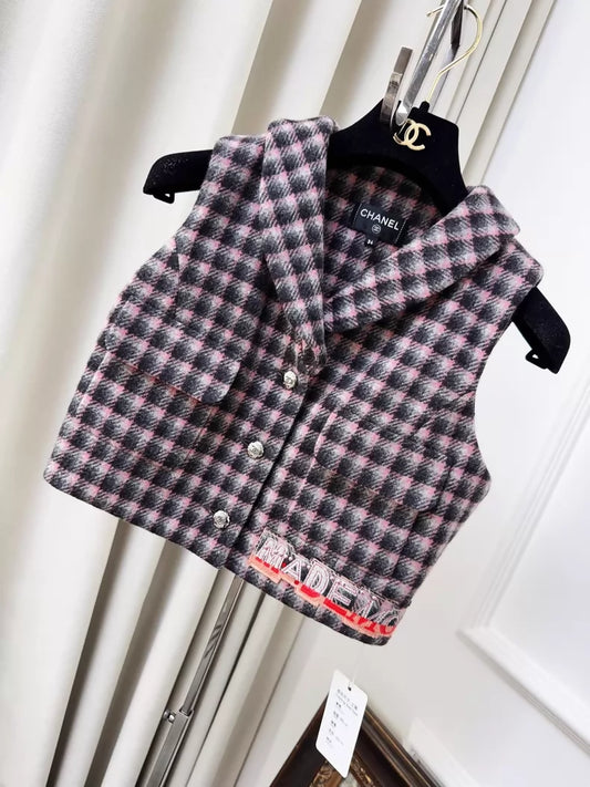 Chanel 21b grey and pink tweed vest