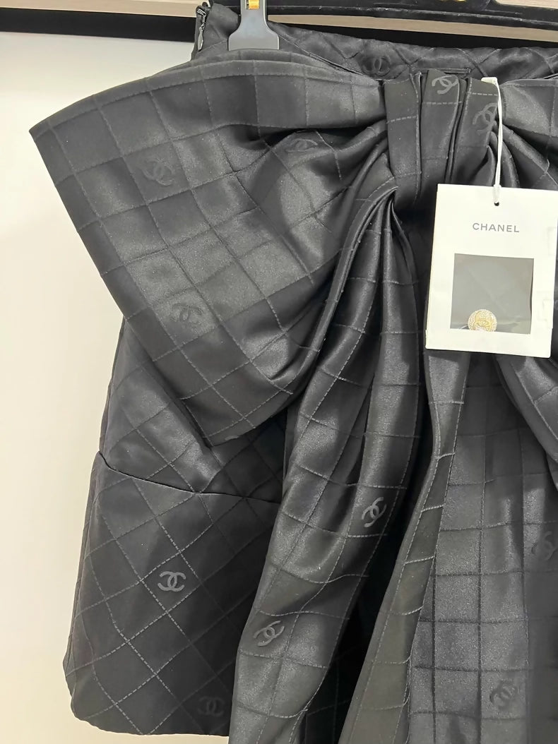 This Chanel silk skirt