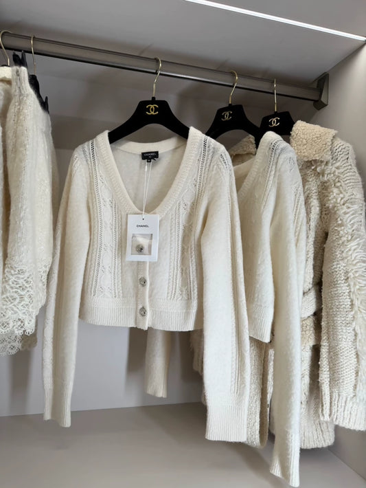 Chanel 23n Ski Collection cashmere cardigan