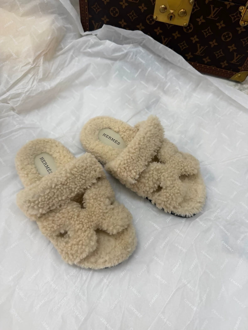 Hermes Beige shearling sandals