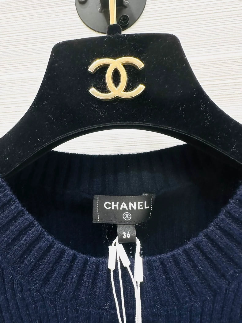 Chanel 25C black knit top