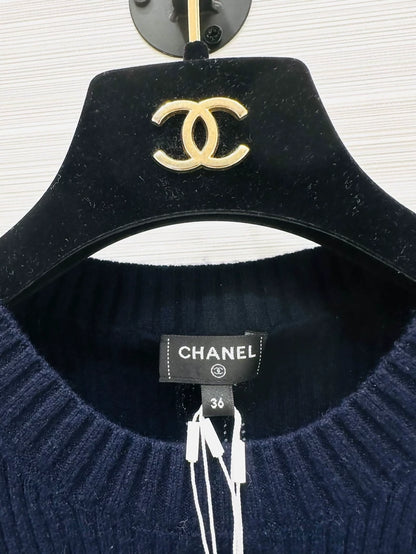 Chanel 25C black knit top