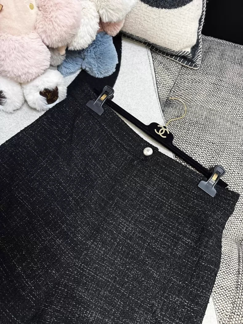 Chanel 25P black tweed Bermuda short