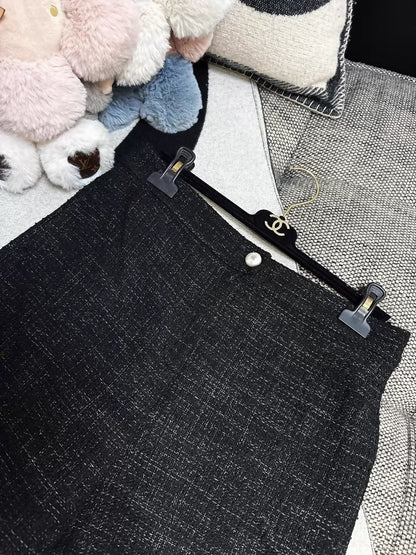 Chanel 25P black tweed Bermuda short