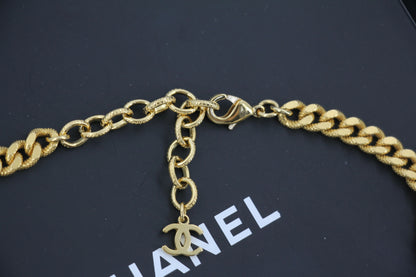 Chanel F22A Metal Rhinestone CC Gold Chunky Chain Short Necklace
