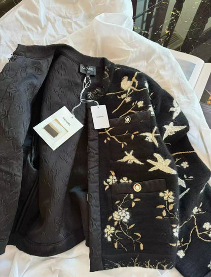 Chanel 25A black Gold Jacket