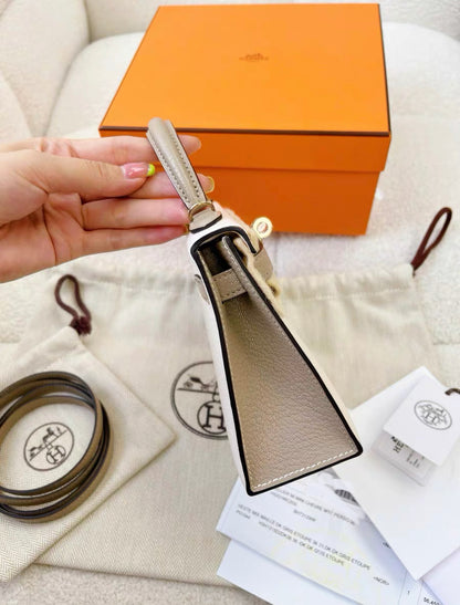 Hermès Special Order (HSS) Kelly 20 Nata and Gris Etoupe Chevre Permabrass Hardware stamp B, brand new