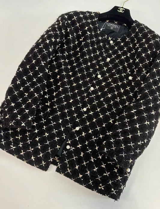 Chanel Vintage1983 Black and White Snowflake Pearl Button Jacket