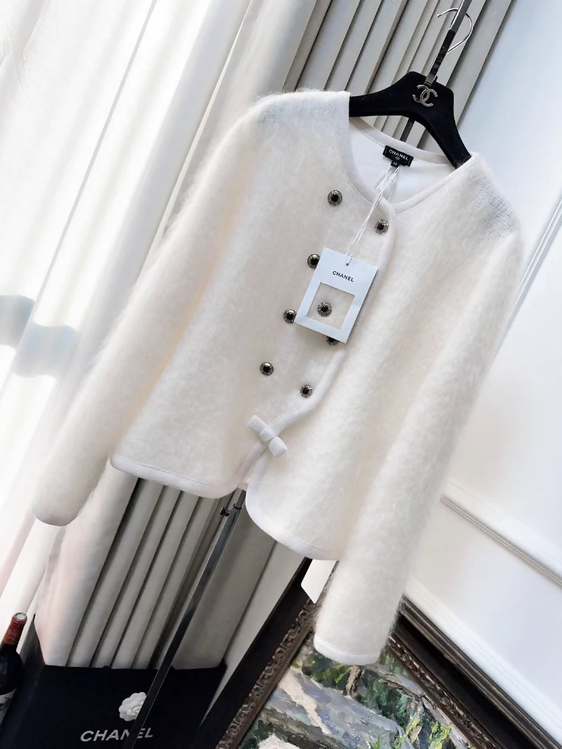 Chanel 25N White ecru jacket with plush bow tie