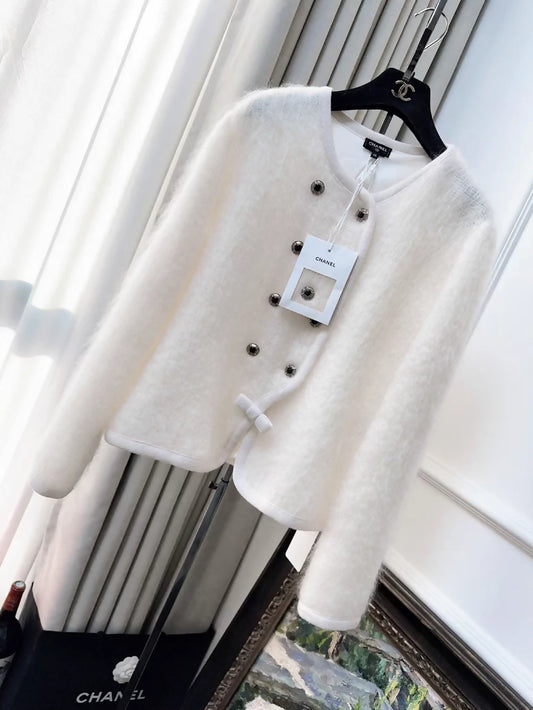 Chanel 25N White ecru jacket with plush bow tie