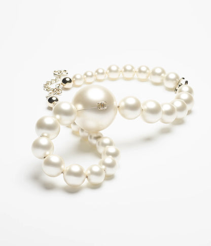 CHANEL FALL-WINTER 2025/26 PEARL NECKLACE MINAUDIERE