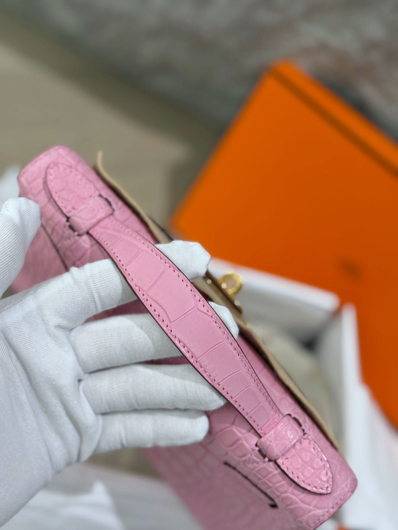 Hermès Kelly Pochette Pink Bubblegum 5P Matte alligator Leather Gold Hardware