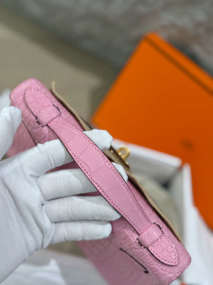 Hermès Kelly Pochette Pink Bubblegum 5P Matte alligator Leather Gold Hardware