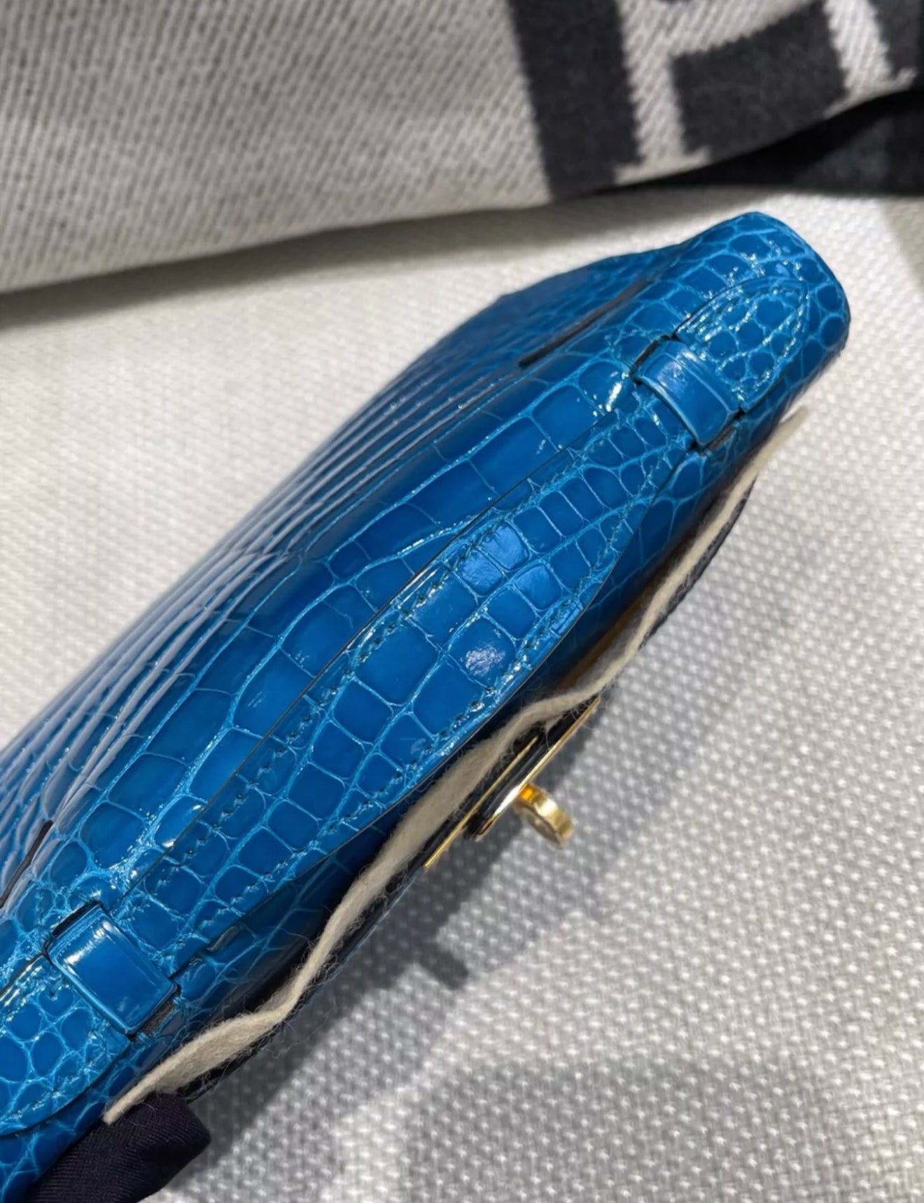 Hermès Kelly Pochette Blue Izmir Shiny Alligator Gold Hardware
