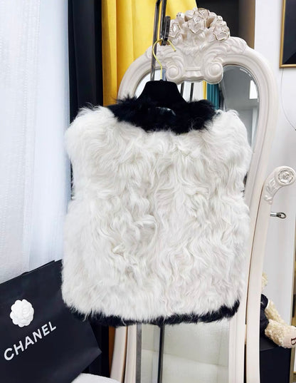 Chanel 21K black and white four-pocket fur vest size 36