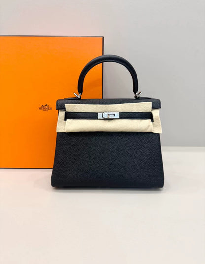 HERMÈS Kelly 25 Noir Togo Leather  Palladium Hardware