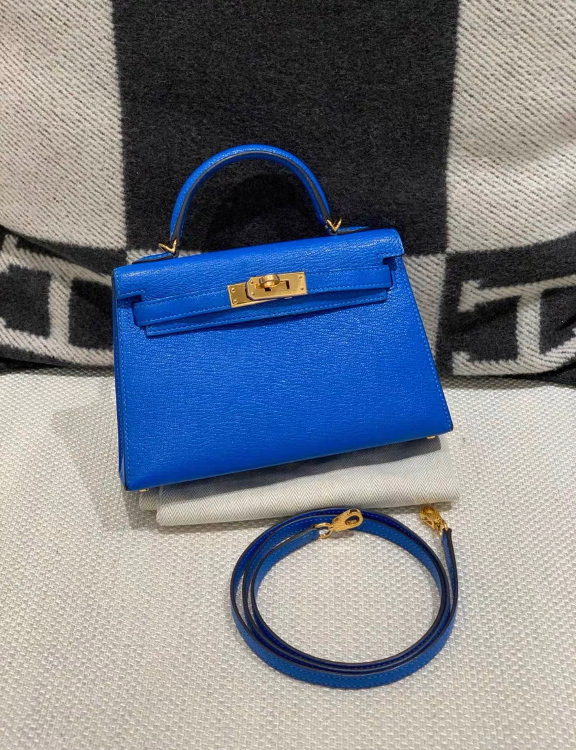 HERMÈS Mini Kelly II crossbody bag in Blue Royal Chevre leather with Gold hardware