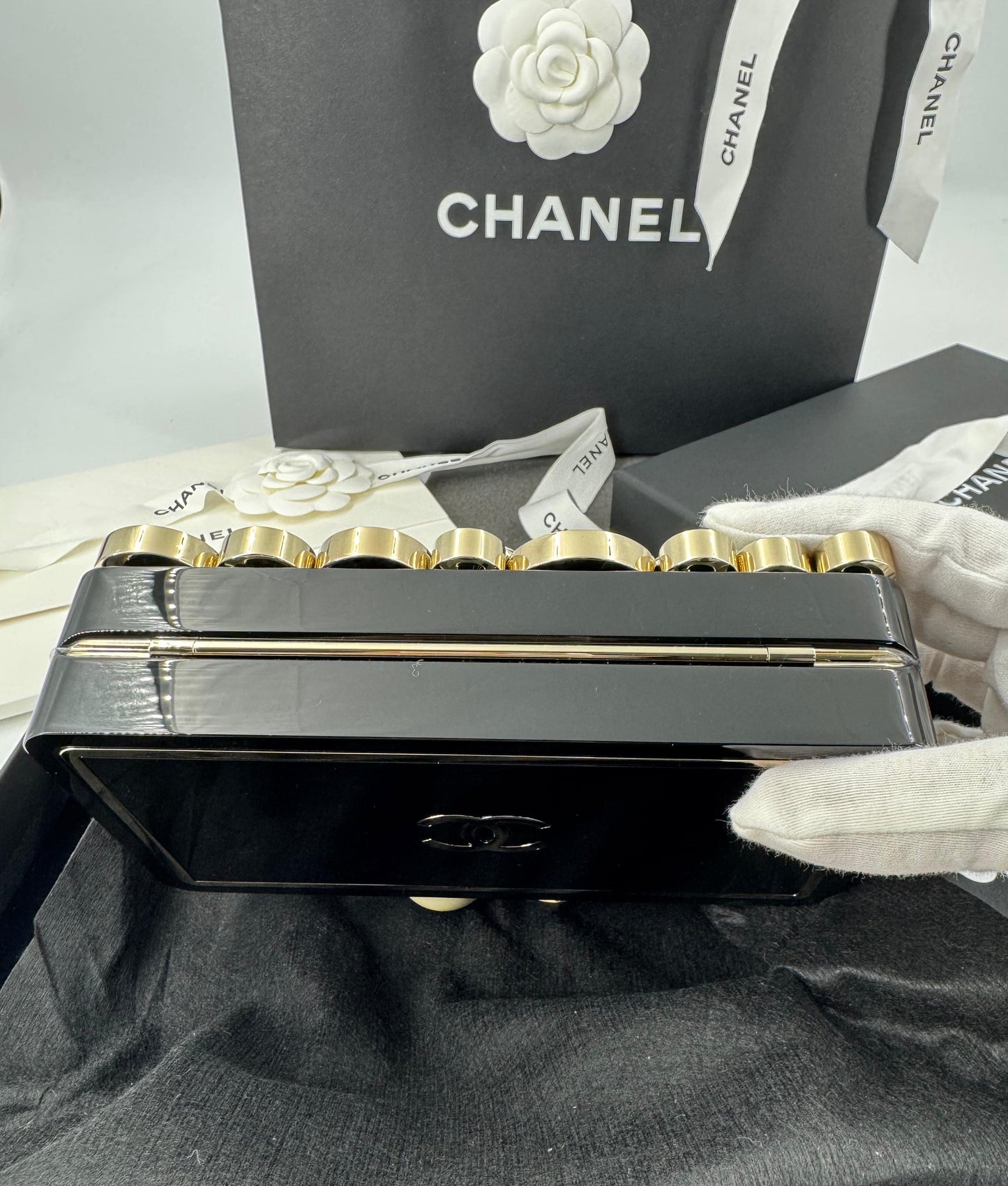 Chanel Fall-Winter 2025/26 oversized rhinestones, pearls, and double C jewels evening bag