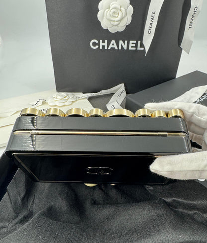 Chanel Fall-Winter 2025/26 oversized rhinestones, pearls, and double C jewels evening bag