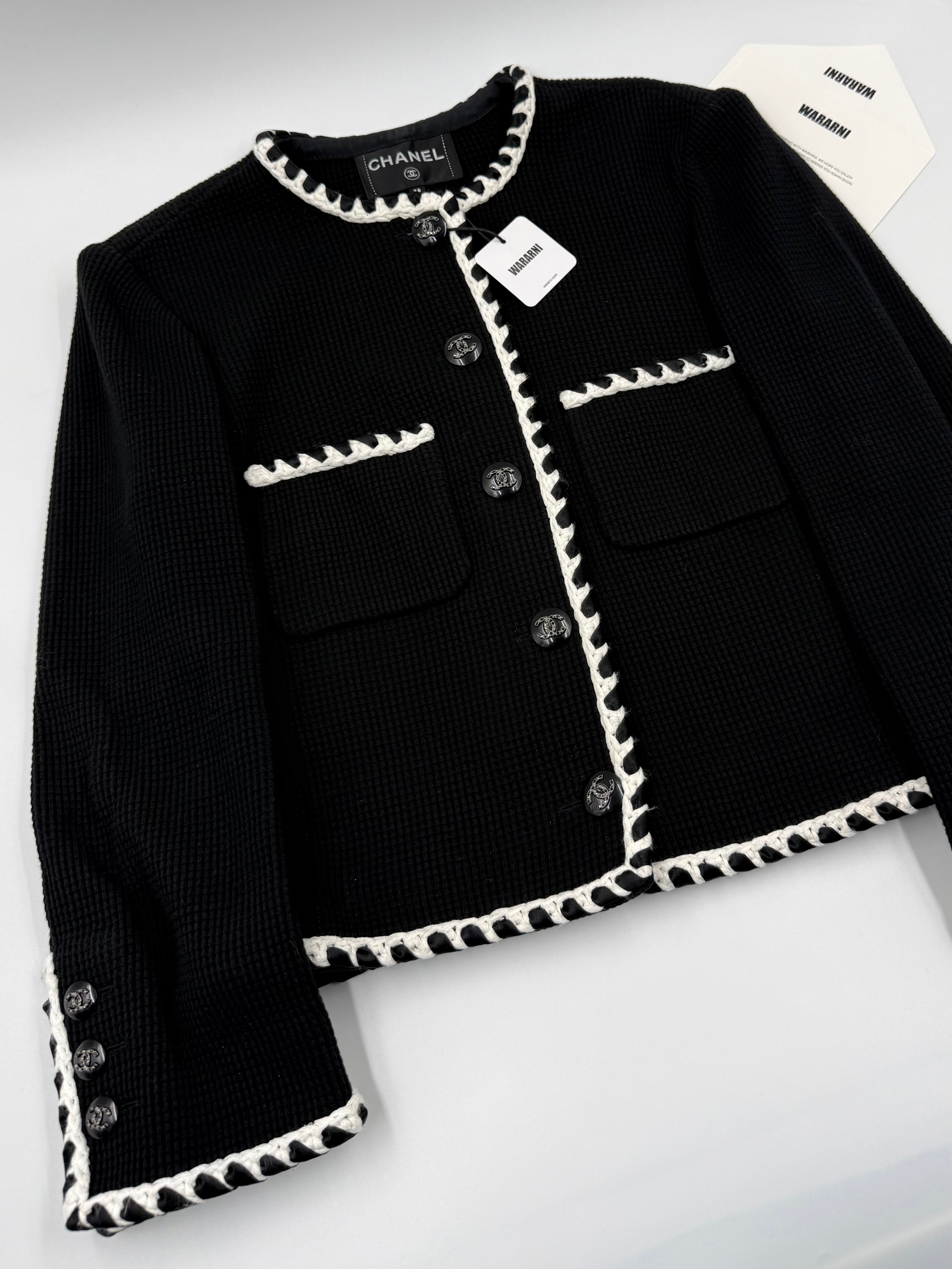 Chanel 21C black & white waffle knit jacket size 38 – Wararni.com